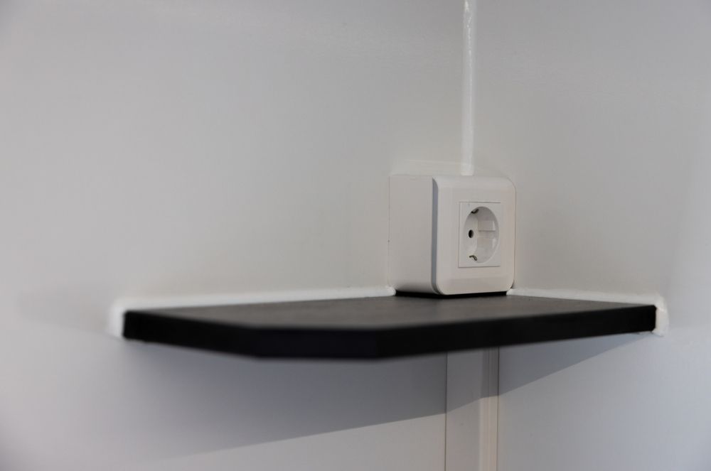 Plank en stopcontact — praktische details