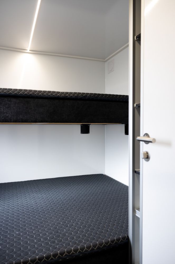 Twee slaapplaatsen in de Hotel + Sanitairbox