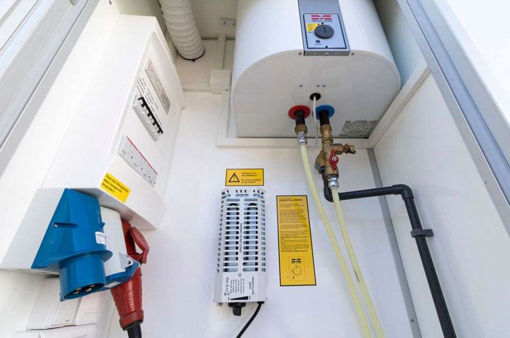 Detail van aansluitingen op de DL730