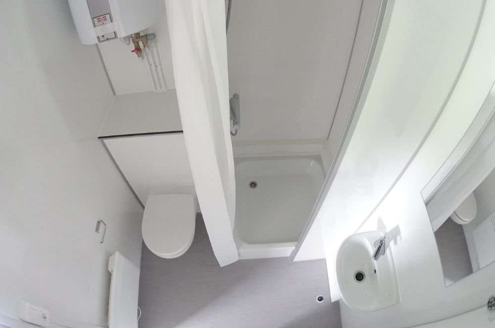 Douche en toilet in de DL730