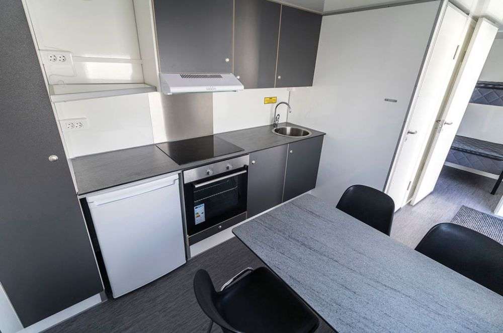 Volledig ingerichte keuken in DL730