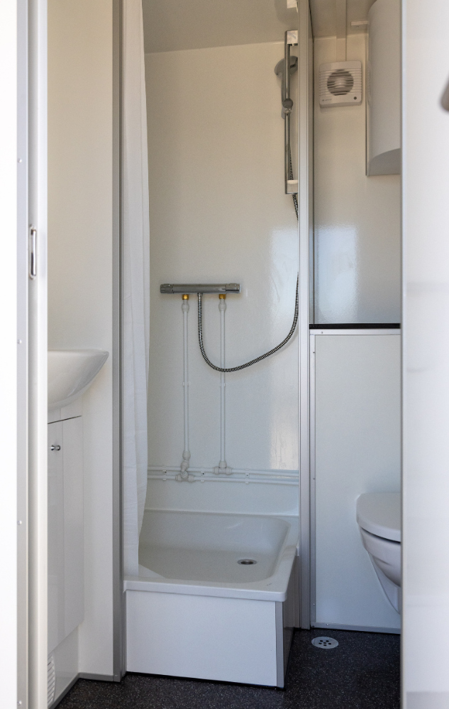 Moderne douche in de badkamer